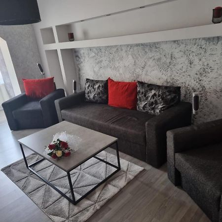 Clau Home Hunedoara Bagian luar foto