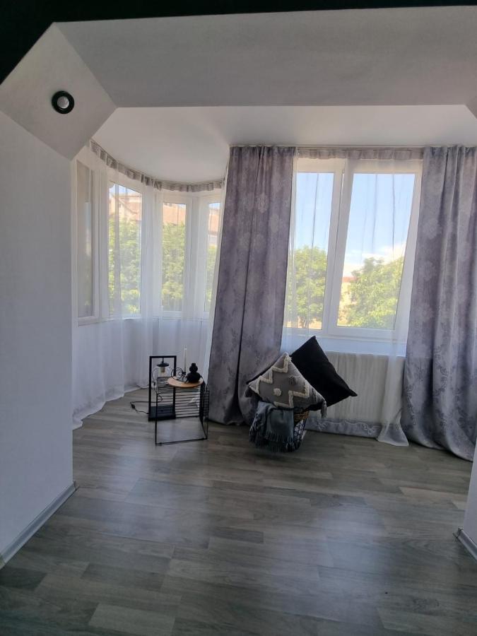 Clau Home Hunedoara Bagian luar foto
