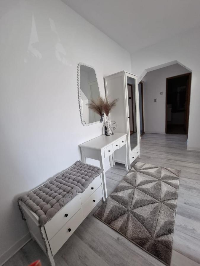 Clau Home Hunedoara Bagian luar foto